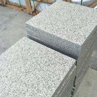 Pierre naturelle G602 Escalier de granit Surface flammée Tuile de granit gris sésame pour sol