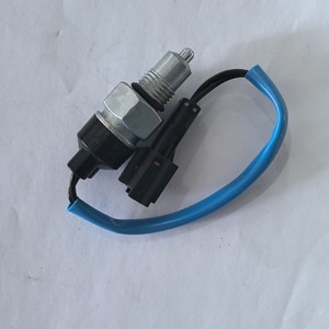 Interruptor de Luz de Reversa 96610001 95224024 12V para Daewoo Chevrolet, Pieza de Repuesto para Automóvil - Product Image 1