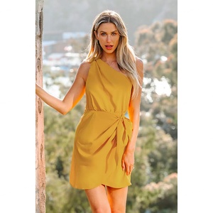 Vestido Mini Corto Promocional de Color Sólido con Hombro Descubierto, Lazo Asimétrico en la Cintura y Lazos Decorativos - Product Image 6