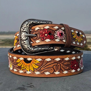 Ceinture en cuir d'accessoires de mode occidentale faite à la main avec des sculptures traditionnelles et une boucle de finition antique - Product Image 1