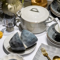 Service de table en céramique de luxe léger de style nordique, 60 pièces, en porcelaine fine moderne, comprenant bols, assiettes et baguettes, idéal pour un cadeau de pendaison de crémaillère