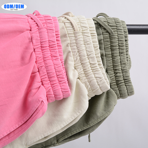 กางเกงขาสั้นลำลองฤดูร้อนแบบยูนิเซ็กซ์ สกรีนโลโก้ได้ ผ้าคอตตอนหนา 100% สีพื้นสไตล์วินเทจ ฟอกสีแบบซันเฟด ดีไซน์สตรีทแวร์สำหรับผู้ชายและผู้หญิง - Product Image 3