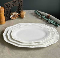 Assiettes à steak en céramique blanche pour la maison, style rétro français européen, bordure en relief, motif floral, assiettes à dîner, vaisselle en céramique pour un usage quotidien
