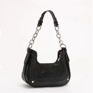 กระเป๋าสะพายข้างผู้หญิงแบบสายเดี่ยว ดีไซน์เฉพาะตัว กันน้ำ พร้อมซิป หนัง PU คุณภาพพรีเมียม จับจีบแบบพับ  สายโซ่คล้องแขน - Product Image 2