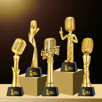 Trophée en résine métallique dorée, argentée et cuivrée en forme de microphone, avec cristaux, pour concours de chant et de musique