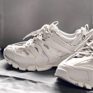 รองเท้ากีฬาผู้ชายสไตล์เรโทรสุดหรู ขายส่ง รุ่น Spring Balenc ระบายอากาศได้ดี พื้นหนา กันลื่น ทันสมัย เหมาะสำหรับวิ่งบนถนน - Product Image 1