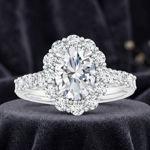 Anillo de Compromiso con Halo de Diamantes Cultivados en Laboratorio con Corte Ovalado Certificado por IGI, Detalles de Diamantes, Oro 10K/14K/18K, Plata 925/935, Regalo de Boda Moderno - Product Image 1