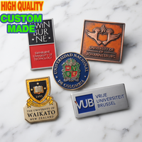 Broches personnalisées en métal, écusson de collège en forme de livre ouvert pour toque et robe de remise de diplôme, souvenir solide pour anciens étudiants