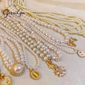 Kalung Rantai Emas Lapis Emas Gaya Retro Prancis Mewah dengan Imitasi Mutiara untuk Wanita, Liontin Hati Bunga Bertabur Kristal - Product Image 2