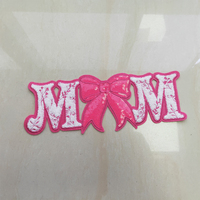 Fête des mères personnalisé Mama Chenille PVC écologique broderie fer sur patchs avec grand nœud à paillettes et paillettes pour vêtements