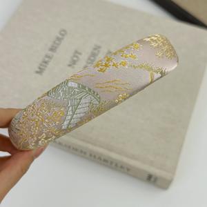 عصابة رأس إسفنجية ساتان مطرز على الطراز الصيني الجديد للنساء ربطة شعر من القماش المطبوع حديثًا - Product Image 6