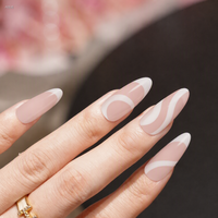 Faux ongles à presser de taille moyenne, base rose nude, pointe française blanche et motif ligne ondulée, finition brillante