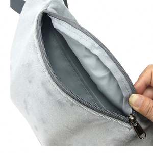 Riñonera de Franela y Terciopelo, Pequeña, Suave y Afelpada, Estilo Casual, Bandolera de Pecho, Estampada, Unisex - Product Image 6