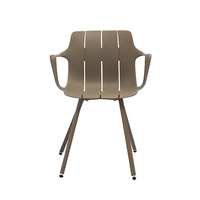 Chaise de salle à manger ergonomique et durable en plastique à lattes avec pieds en métal, design moderne pour l'école et l'appartement