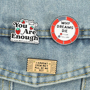 Spille in Smalto 'Journey of Self-Discovery', Stile Biglietto 'Non Ho Incontrato Ancora Tutta Me Stessa', Spilla da Bavero, Gioielli all'Ingrosso - Product Image 1