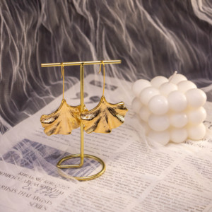 Boucles d'oreilles en alliage de cuivre plaqué argent, style bohème rétro simple, feuille de ginkgo au crochet, design irrégulier exagéré, pour femmes - Product Image 6