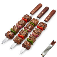 Brochettes à viande en acier inoxydable extra longues de 17,7 pouces avec manche en bois, robustes, pour grillades et kebabs