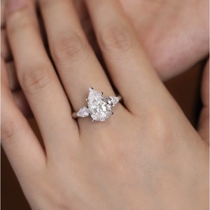 แหวนเพชรสามก้อนสีขาวโรสโกลด์สีเหลืองทอง14K 18K สำหรับปลูกในห้องปฏิบัติการแกะสลักทรงรีตัดลูกแพร์เครื่องประดับ VVS CVD HPHT - Product Image 2