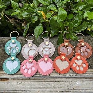 Porte-clés <span class=keywords><strong>de</strong></span> rangement pour poils d'animaux avec motif empreinte <span class=keywords><strong>de</strong></span> patte, forme <span class=keywords><strong>de</strong></span> patte <span class=keywords><strong>de</strong></span> chien et <span class=keywords><strong>de</strong></span> cœur, pour la commémoration des chiens et des chats - Product Image 4