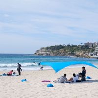 Tente de plage portable pop-up imperméable UPF50+ Protection solaire en Lycra Taille personnalisable Piquets de sol Poteaux de stabilité Extérieur