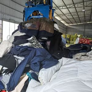 DH06 Balle di <span class=keywords><strong>Vestiti</strong></span> Usati Misti, Abbigliamento Invernale per Uomo, <span class=keywords><strong>Donna</strong></span> e Bambini, Cappotti e Giacche, Vendita all'Ingrosso - Product Image 3