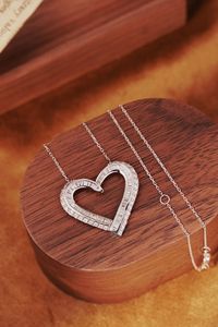 เครื่องประดับทองคำ 18K สำหรับวันแม่ ขายส่ง สร้อยคอจี้รูปหัวใจสลักชื่อได้ตามสั่ง สั่งซื้อจำนวนมากพร้อมกล่องของขวัญฟรี ขั้นต่ำ 2 ชิ้น - Product Image 2