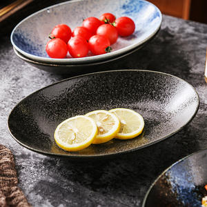 Assiettes à sushi et à poisson en céramique de style japonais, de forme irrégulière, créatives, pour collations et desserts, compatibles micro-ondes, émaillées, pour hôtels - Product Image 1