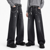 Jean large taille haute pour homme en denim délavé avec détail chaîne, coupe ample pour le streetwear et le quotidien