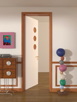 Porte en bois ronde perforée de style vintage du milieu du siècle, créative et ajourée, personnalisée pour chambre d'enfant intérieure