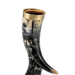 Chopes à bière en corne de Viking de qualité supérieure, hautement polies, pour la restauration, les bars et les hôtels, utilisées pour les services de bière en gros par White Royal. - Product Image 1
