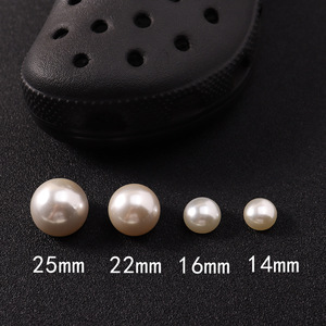 Ensemble de breloques pour sabots en perles, décorations de chaussures scintillantes avec chaînes, nœuds et pompons, breloques élégantes pour chaussures, boutons de chaussures perlés - Product Image 4
