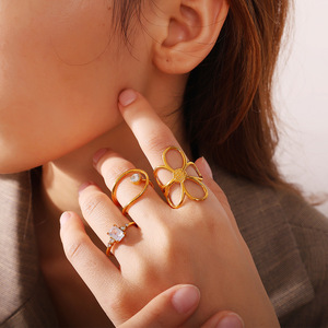 แหวนเพชรทรงเรขาคณิตลายดอกไม้สำหรับผู้หญิง เครื่องประดับงานปาร์ตี้สุดหรู โทนสีทอง ดีไซน์ปรับขนาดได้ - Product Image 4