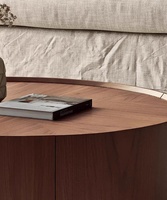 Table basse circulaire en noyer de style minimaliste mi-moderne pour petit appartement, avec rangement, combinaison moderne de luxe léger
