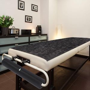 Tapis de tatouage noir, drap de lit jetable non tissé, film composite imperméable, nappe/matelas de tatouage pour salon de beauté. - Product Image 1