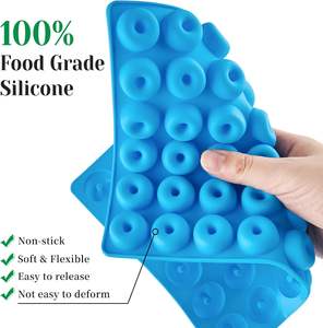 Формы для жевательных конфет с 2 дозаторами, силиконовые формы для шоколада, мини-формы для желе с антипригарным покрытием, включая фигурки медведя, динозавра, сердца, пончика - Product Image 4