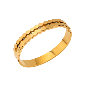 Bracciale in Acciaio Inossidabile a Tre Strati Esagonali Intrecciati Placcato Oro alla Moda - Product Image 1
