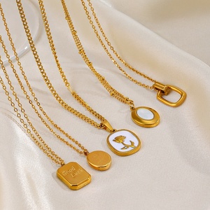 Moda 18K chapado en oro buena suerte cuadrado collar de acero inoxidable personalizado Rosa corazón impermeable joyería Collar para mujer - Product Image 3