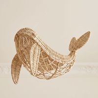 Décoration murale artisanale en rotin tressé en forme de baleine pour chambre d'enfant, style intérieur naturel fait main