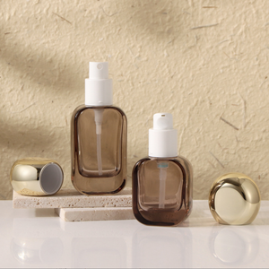 Ensemble d'emballages personnalisés de flacons en verre cosmétique <span class=keywords><strong>translucide</strong></span> noir de 1 oz, 2 oz, 4 oz pour crème, lotion, spray et pots de crème pour le visage avec bouchon doré - Product Image 2