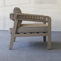Ensemble de meubles de patio bleu marine 4 pièces, canapé 3 places, 2 fauteuils, table basse avec plateau en bois, structure en métal pour jardin et cour arrière