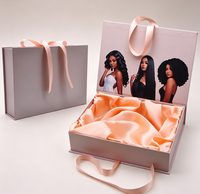 Boîtes à perruques personnalisées avec logo, boîte rigide de luxe rose à fermeture magnétique avec doublure en satin pêche et éponge pour perruques en cheveux naturels