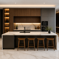 Fabricant d'armoires de cuisine en bois grainé, îlot de cuisine sur mesure en noyer pour projets de villas et d'hôtels