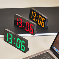 Einfaches Design Digital LED Bunte elektronische Hintergrund beleuchtung Wecker für Innenraum Studenten wohnheim Wecker