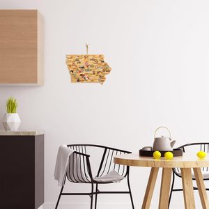 Tabla de cortar reversible ecológica con forma del estado de Iowa, bandeja para charcutería con diseño de Fish Kiss, incluye lazo para colgar - Product Image 4