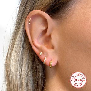 Boucles d'oreilles minimalistes en argent sterling S925, clous ronds capitonnés, accessoire pour les employés de bureau - Product Image 3
