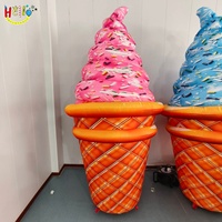 Cornet de crème glacée gonflable géant personnalisable avec impression couleur pour signalétique de pâtisserie et image de marque en centre commercial