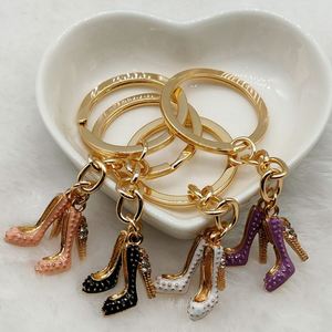 Mini <span class=keywords><strong>3D</strong></span> kim loại mô phỏng Giày cao gót Móc Chìa Khóa Phụ nữ túi điện thoại Bling Bling Giày Keychain Mặt dây chuyền Phụ kiện túi xách quyến rũ - Product Image 1