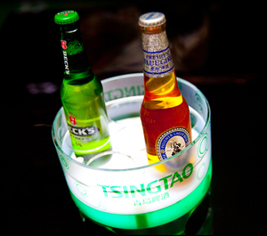 ชั้นวางโชว์แบบมีไฟ LED เรืองแสงพร้อมโลโก้ออกแบบได้ตามต้องการถาดวางขวดวิสกี้สำหรับใส่เบียร์ไวน์ - Product Image 1