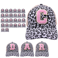 Sombrero de chenilla con Logo del alfabeto para mujer, gorra de malla con cola de caballo entrelazada, estampado de guepardo, para moño desordenado, color rosa, 26 iniciales