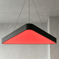 Lampu Gantung LED Segitiga Tunggal Modern Matte Black RGB Merah Dapat Diredupkan untuk Ruang Gaming Bar